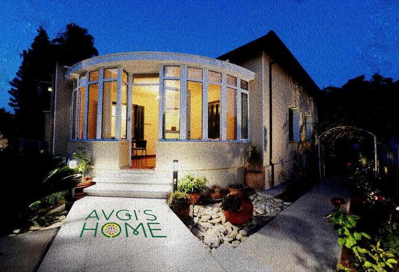 豪华工作室, Avgi S Home