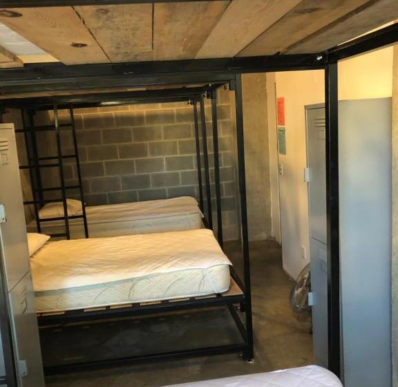 Łóżko we Wspólnym Pokoju, Hostal Tortuga