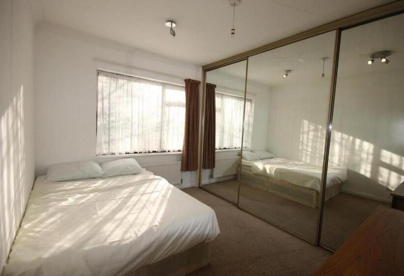 Номер Deluxe, Hill Crescent