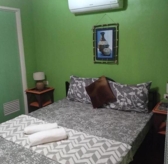 بانگلوی سوپریور, Adrianas Place Backpackers Panglao