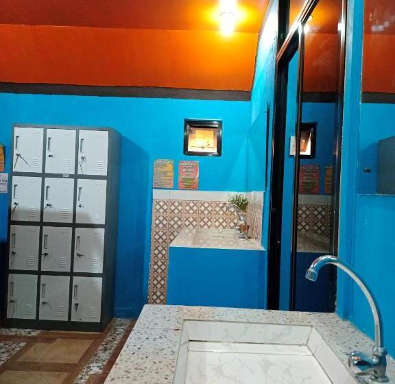 تختخواب در اتاق مشترک, Adrianas Place Backpackers Panglao