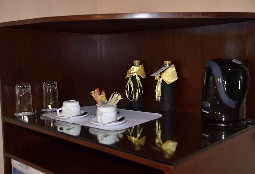 Полулюкс, Al Hyatt Jeddah Continental