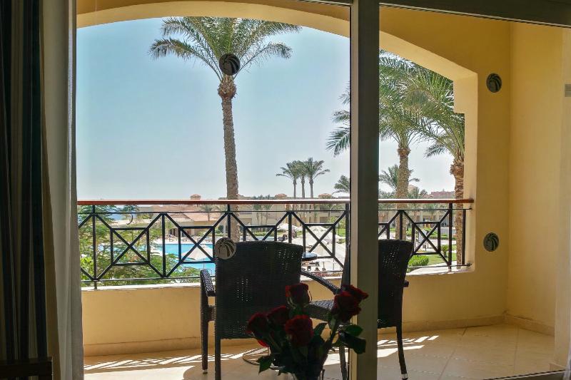 اتاق لوکس با چشم‌انداز استخر, Cleopatra Luxury Resort Sharm El Sheikh