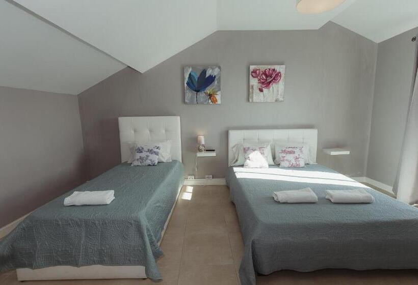 اتاق استاندارد سه نفره, Brivaldo Guest House