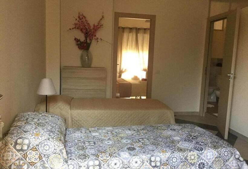 اتاق استاندارد چهارنفره با بالکن, B & B Jasmine