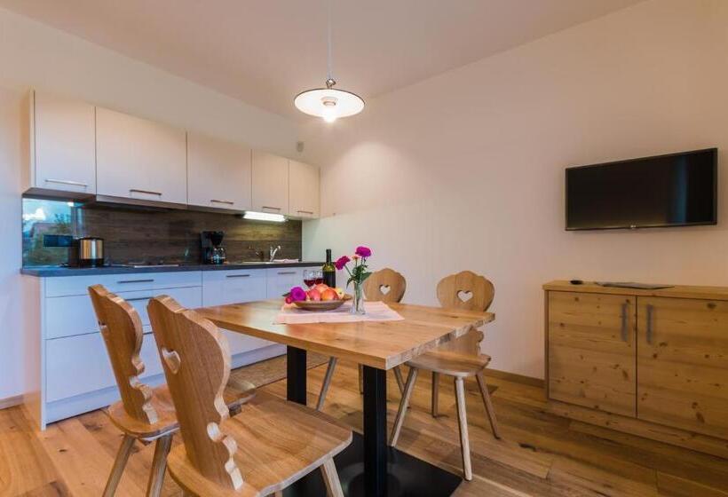 Apartamento 1 Dormitório com Terraço, Praitladhof