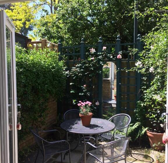 Номер Deluxe, Old Station Gardens, Sw London