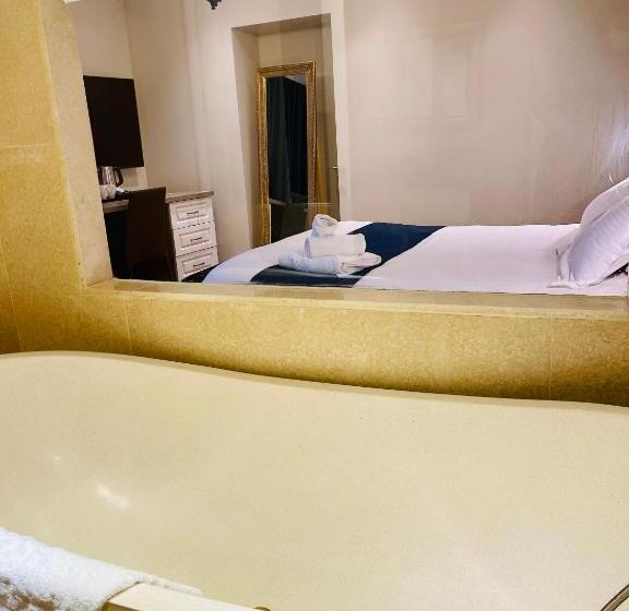 اتاق استاندارد با چشم‌انداز باغ, The Red Farm Relais & Spa