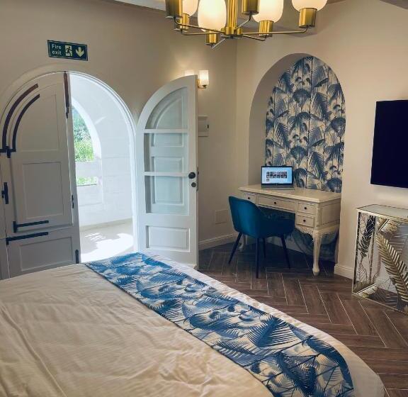 اتاق استاندارد با چشم‌انداز باغ, The Red Farm Relais & Spa