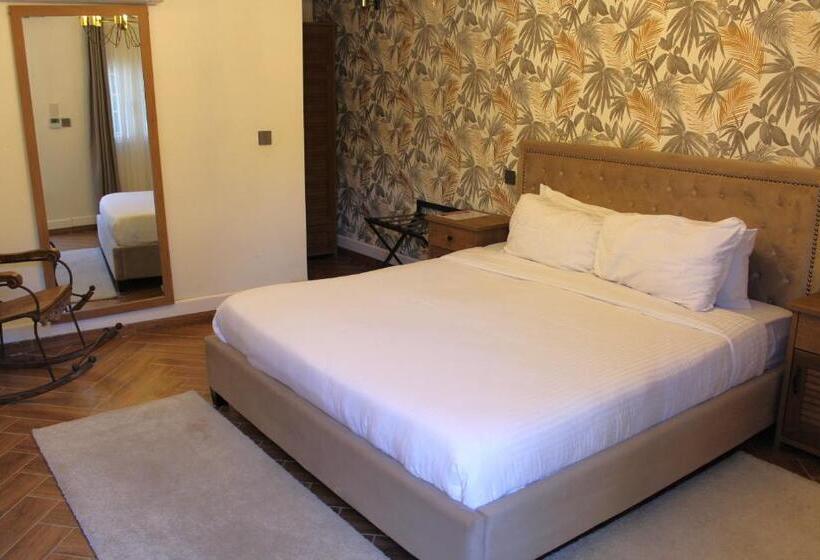 اتاق استاندارد با چشم‌انداز استخر, The Red Farm Relais & Spa