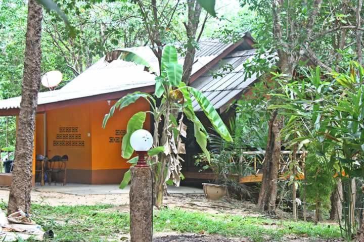 Номер Стандарт Вид на Сад, Dugong Koh Sukorn