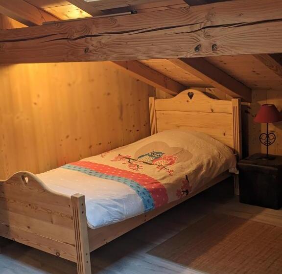 חדר בסיסי לשלושה, Chantemerle 1741, Chambres D Hôtes à La Montagne