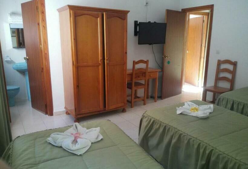 Трехместный Номер Базовый, Hostal Mulhacen