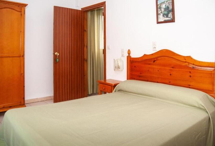 Номер Стандарт с Балконом, Hostal Mulhacen