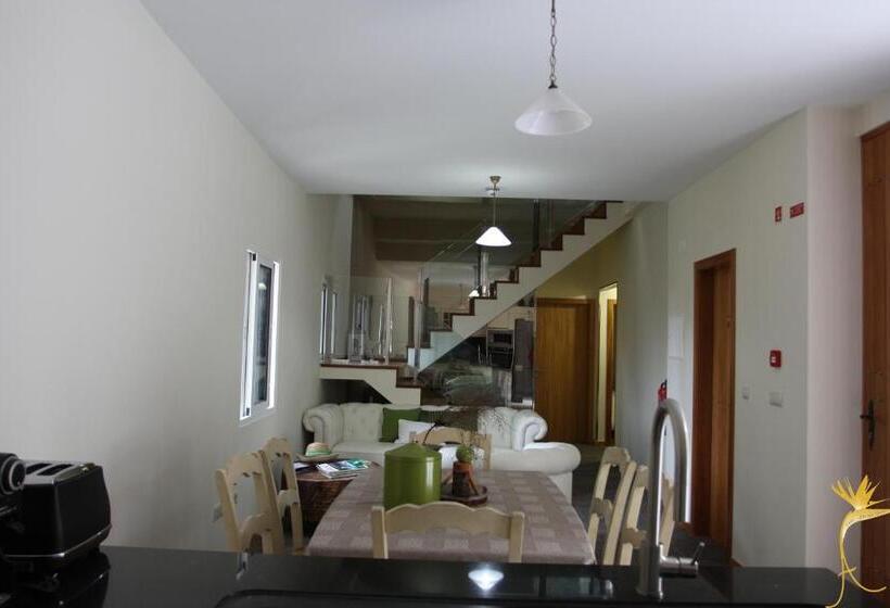 Дом 3 Спальни, A Casa Estrelícia Dourada Garcês