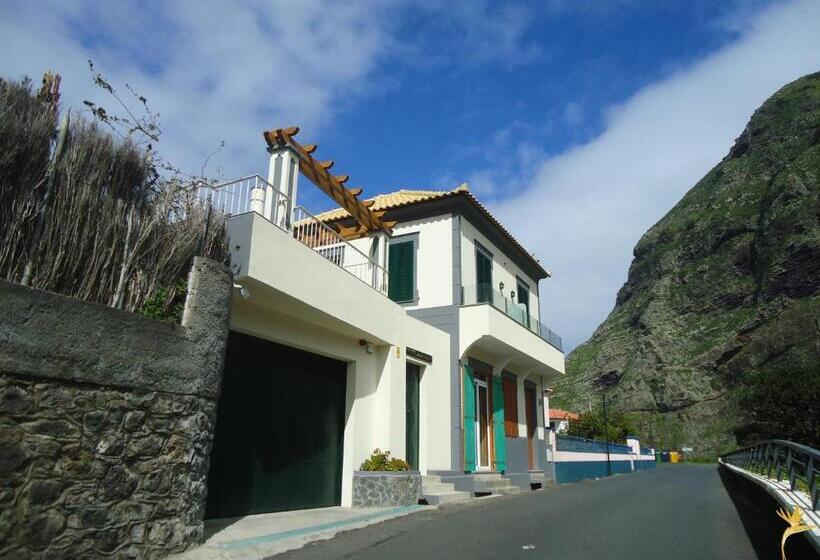 Дом 3 Спальни, A Casa Estrelícia Dourada Garcês