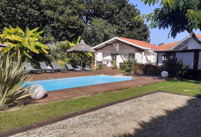 Номер Стандарт Вид на Бассейн, Chambres D Hôtes Du Hourne