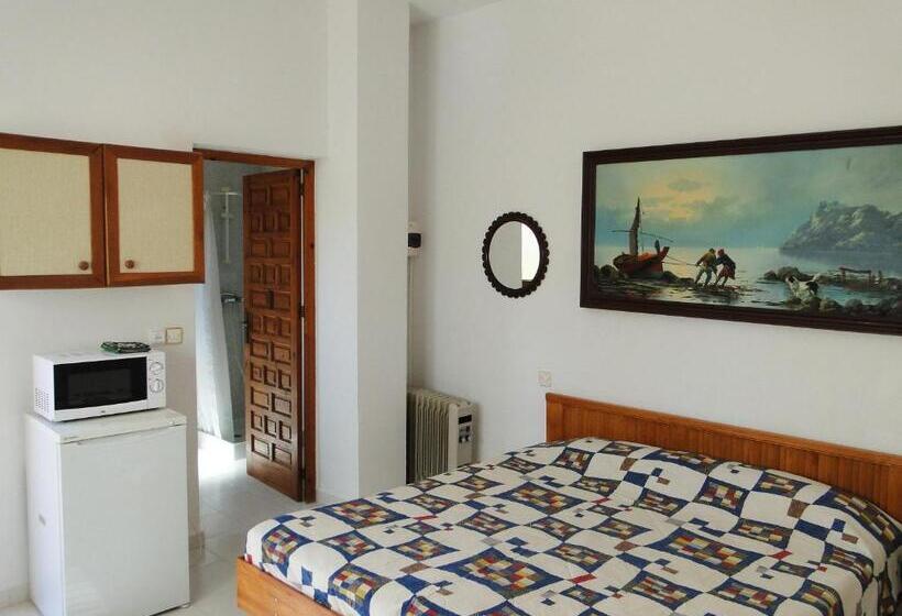 اتاق اکونومی, Los Geraneos
