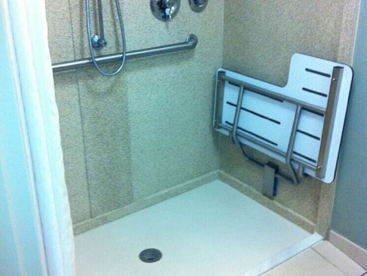 Номер Стандарт Кровать Кинг Адаптированный для Инвалидов, Hilton Garden Inn Jacksonville Downtown Southbank