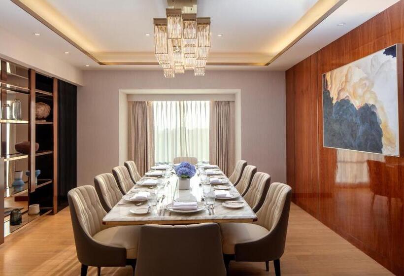 스위트, Hyatt Regency Trivandrum