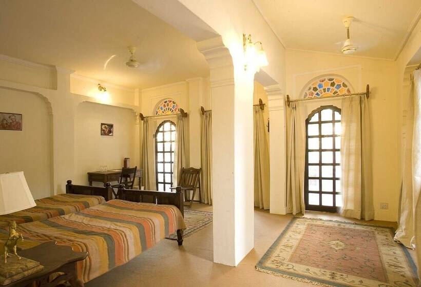 디럭스 룸, Naila Bagh Palace