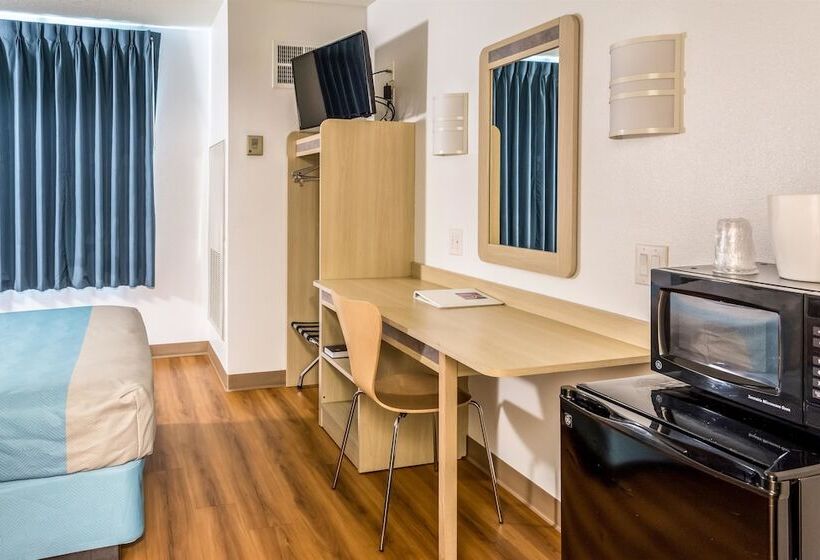 Номер Deluxe Адаптированный для Инвалидов, Motel 6 Lincoln City, Or