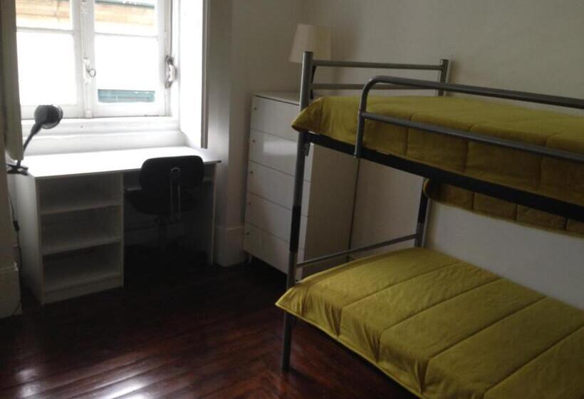 Номер Стандарт Четырехместный Совместный Санузел, Covilhã Hostel
