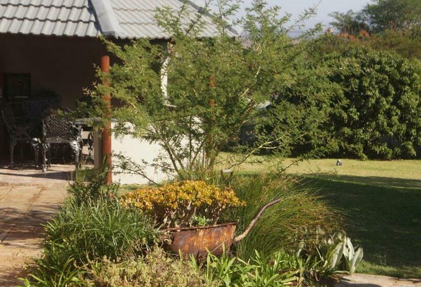 Номер Стандарт Вид на Сад, The Fever Tree Guest House