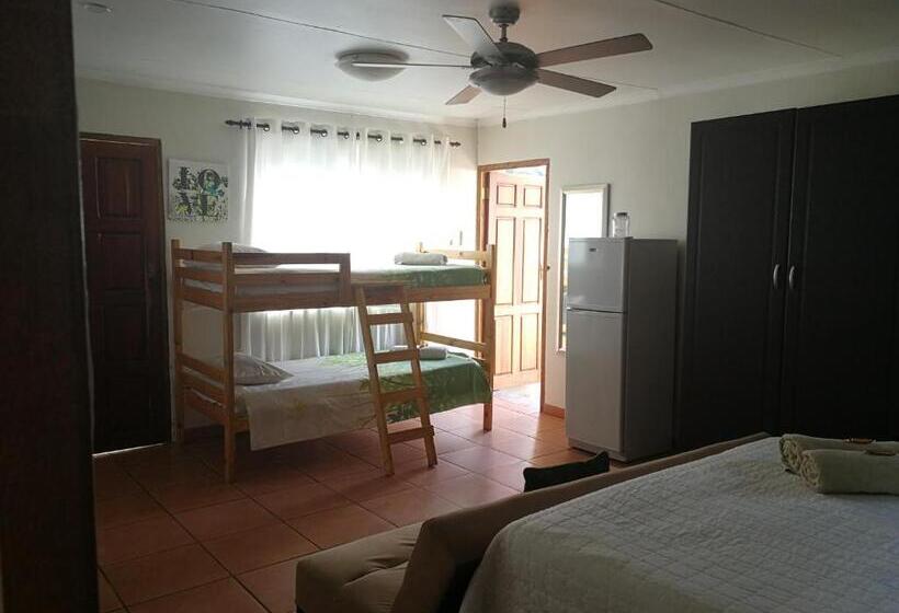 Семейный Номер, The Fever Tree Guest House