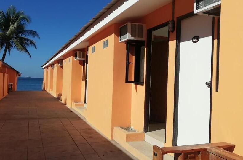 이코노미 룸, The Waterfront Beach Resort