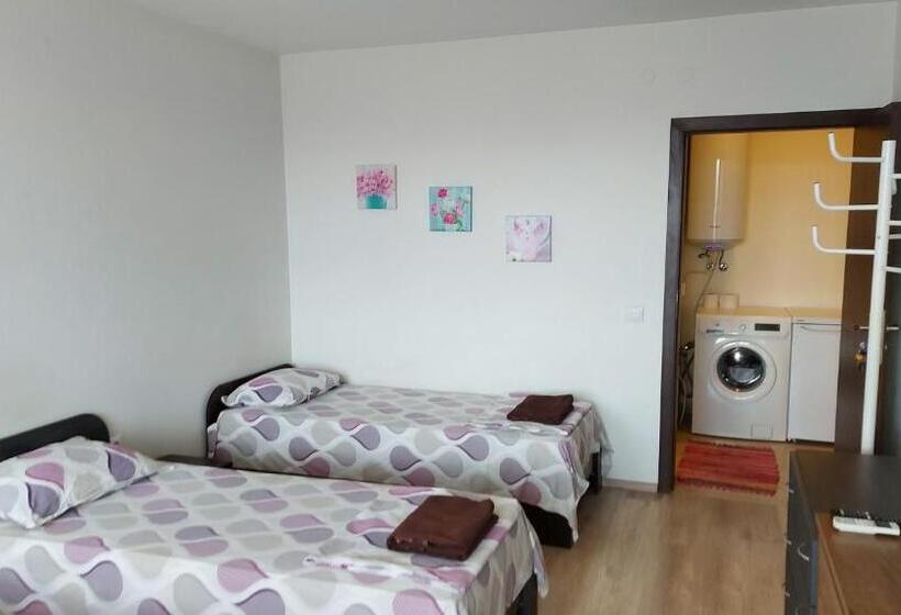스탠다드 트리픔 룸 공동욕실, Panorama Apartment & Rooms Veliko Turnovo