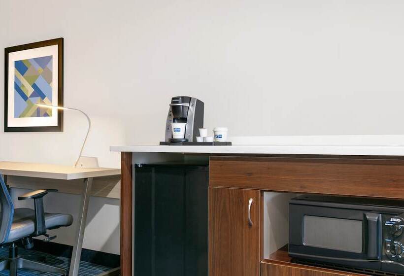 Люкс, Holiday Inn Express Hotel & Suites Norfolk Airport, An Ihg