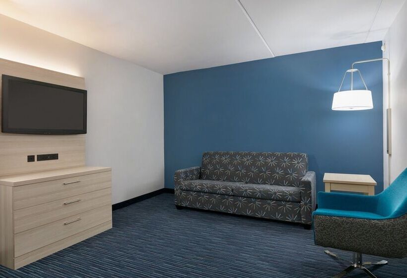 Люкс, Holiday Inn Express Hotel & Suites Norfolk Airport, An Ihg