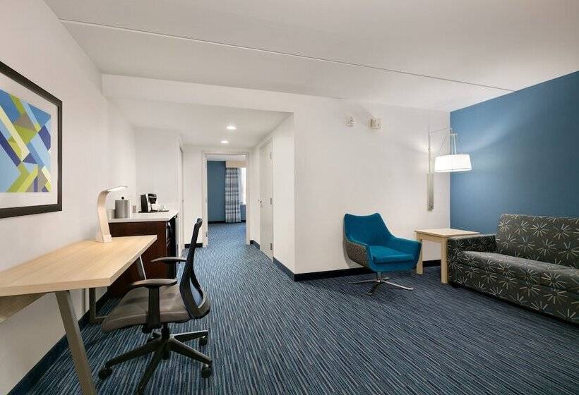 Люкс, Holiday Inn Express Hotel & Suites Norfolk Airport, An Ihg