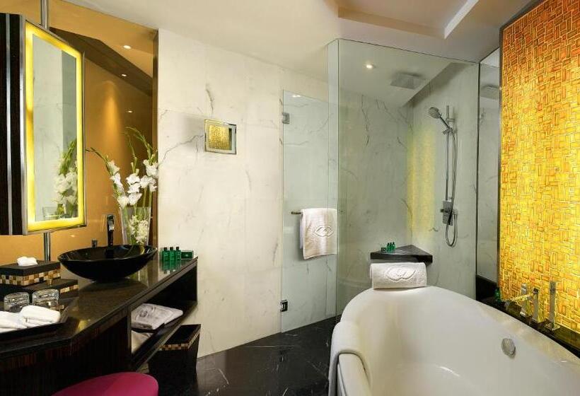 Club Room King Bed, Sofitel Mumbai BKC