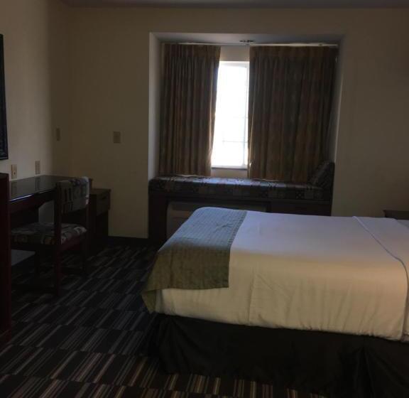 Suite Adaptada para personas con movilidad reducida, Microtel Inn & Suites By Wyndham Indianapolis Airport