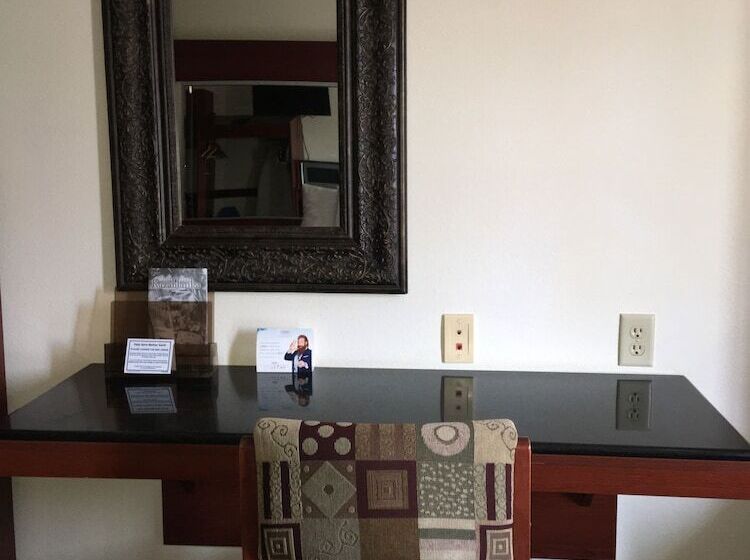 Suite, Microtel Inn & Suites By Wyndham Indianapolis Airport