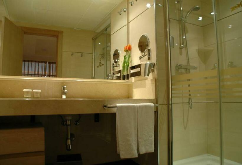 استودیوی استاندارد, Washington Parquesol Suites &