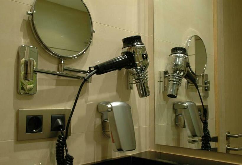 استودیوی سوپریور, Washington Parquesol Suites &