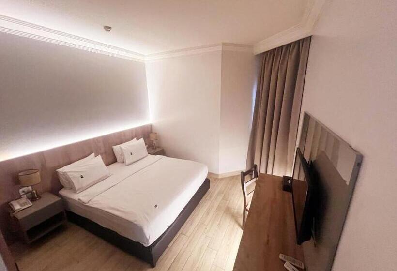 سوییت با چشم‌انداز دریا, Ny Suites