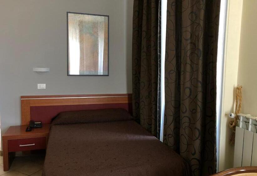 اتاق استاندارد سه نفره, Brenta Milano