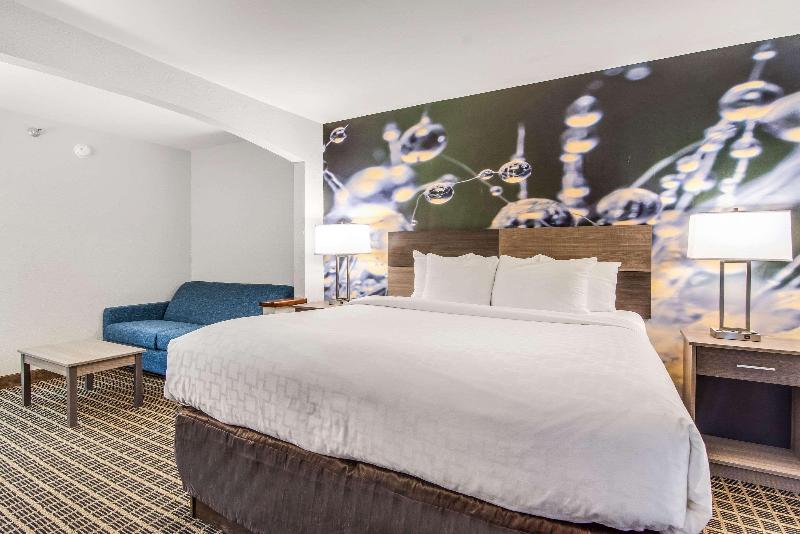 Люкс Кровать Кинг, Clarion Pointe South Boston  Danville East