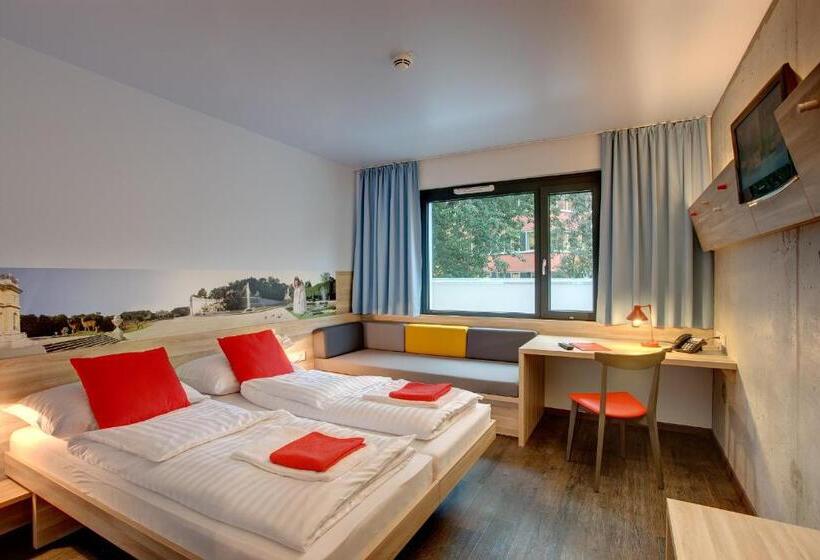 3-Bett-Standardzimmer, Meininger Hotel Wien Downtown Franz