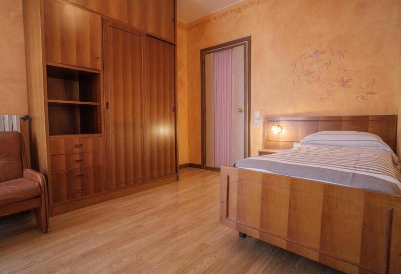 اتاق استاندارد یک نفره, Villa Angela Olympic Garda Lake