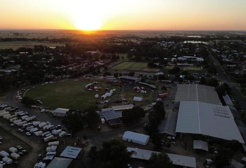 Семейный Номер, Tatura Country Motel
