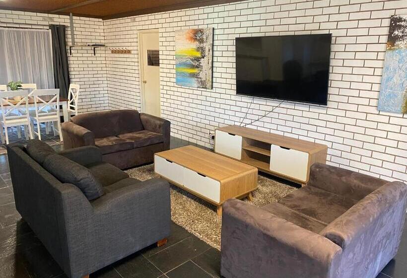 Апартаменты 1 Спальня Нижний Этаж, Tatura Country Motel