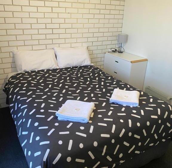 Апартаменты 1 Спальня Нижний Этаж, Tatura Country Motel