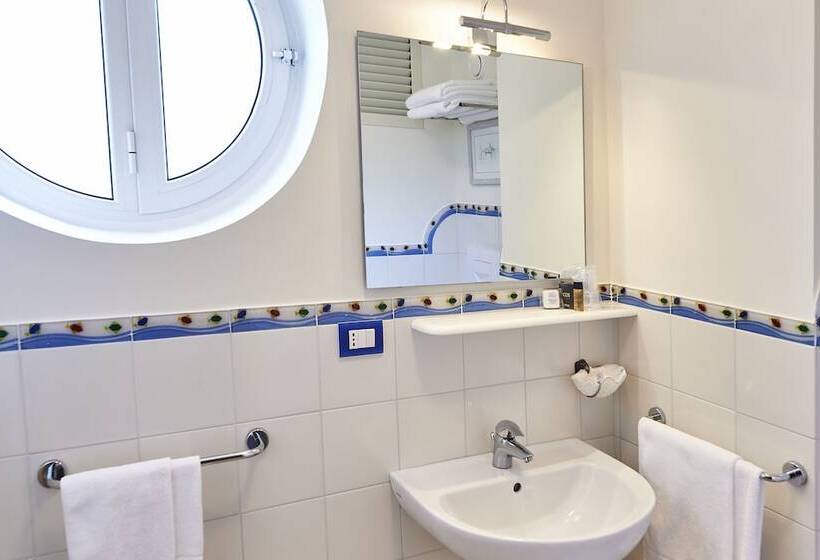 غرفة كلاسيكية ثلاثية, Corte Di Nettuno Cdshotels