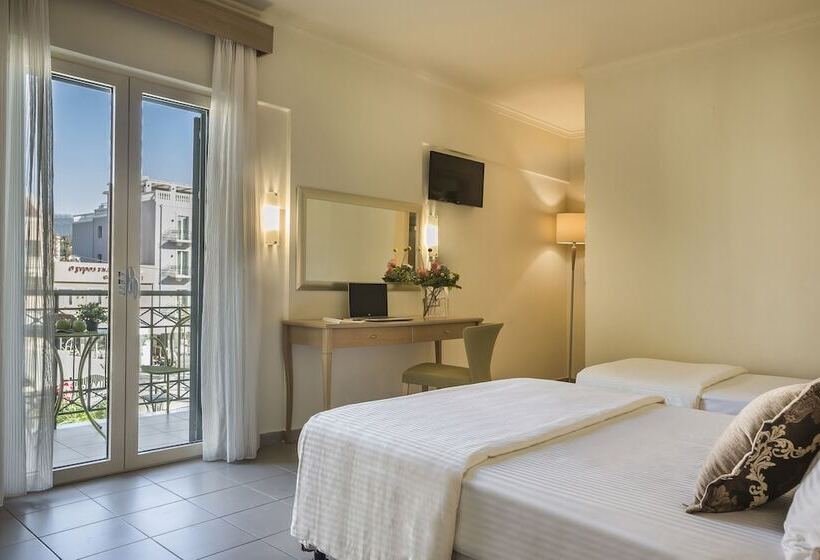 غرفة كلاسيكية ثلاثية, Ionian Plaza Hotel & Spa