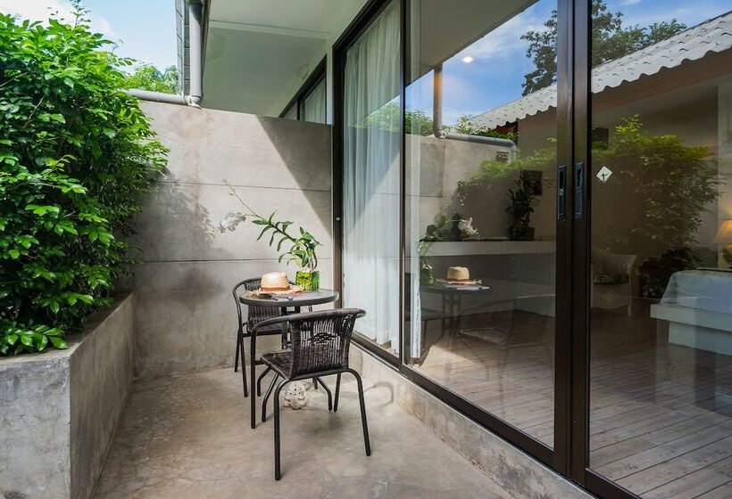 스탠다드 스튜디오, Laksasubha Hua Hin